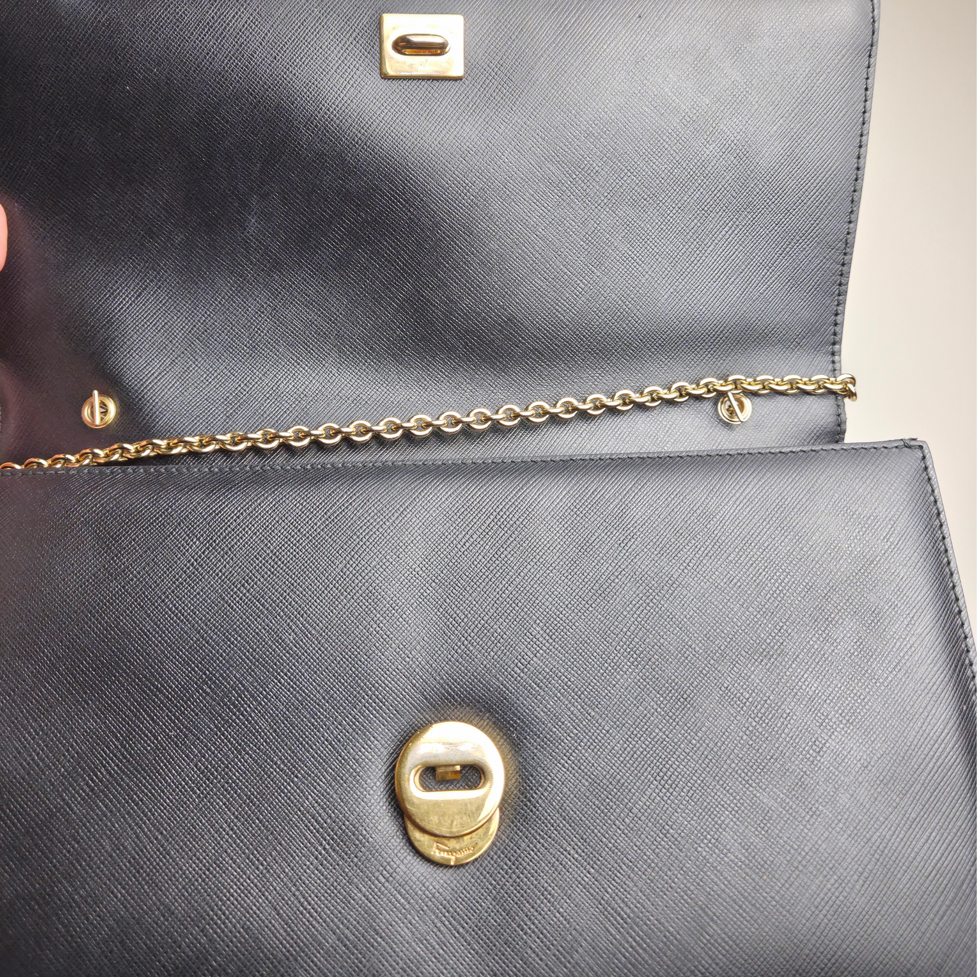 Salvatore Ferragamo Vara Bow Wallet on Chain Black